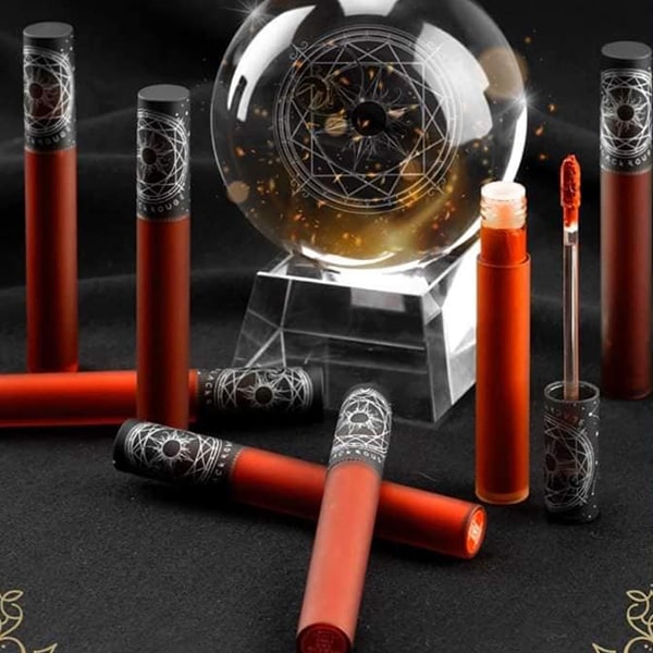 Son kem lì Black Rouge Tarot